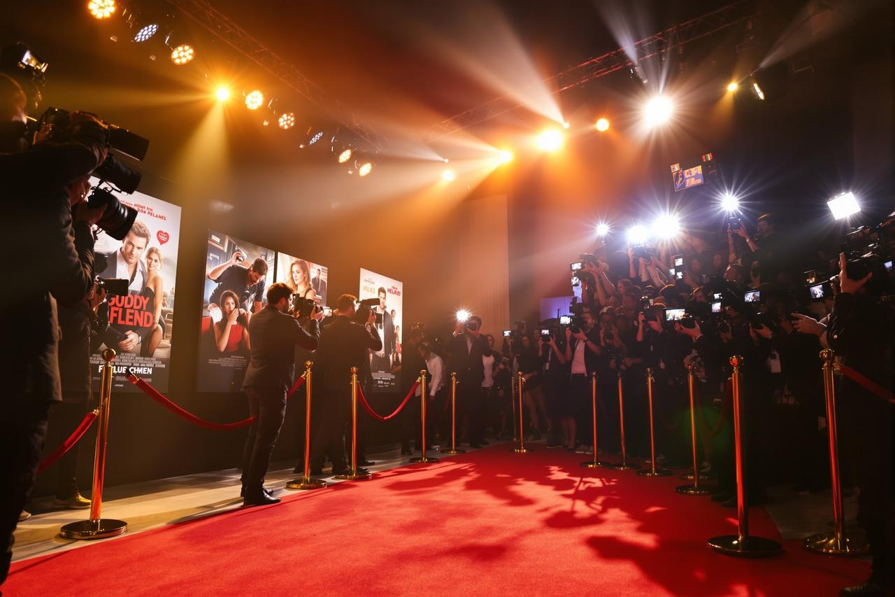 极品色影视资讯 - 《深海奇航》票房突破20亿，导演透露续集计划